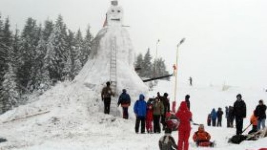 Cel mai mare om de zăpadă din lume, în Valea Jiului