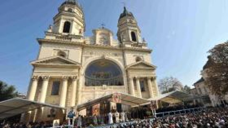 Pelerinajul de la Iaşi, mană cerească pentru afacerişti