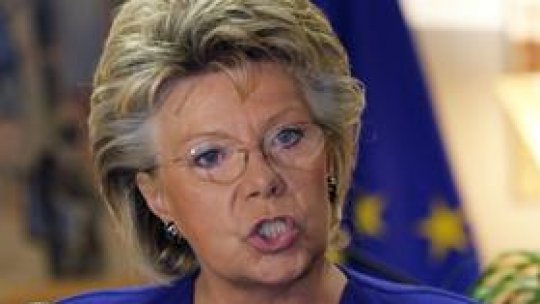 Viviane Reding apreciază drept pozitiv răspunsul Franţei 