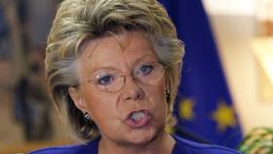 Viviane Reding apreciază drept pozitiv răspunsul Franţei