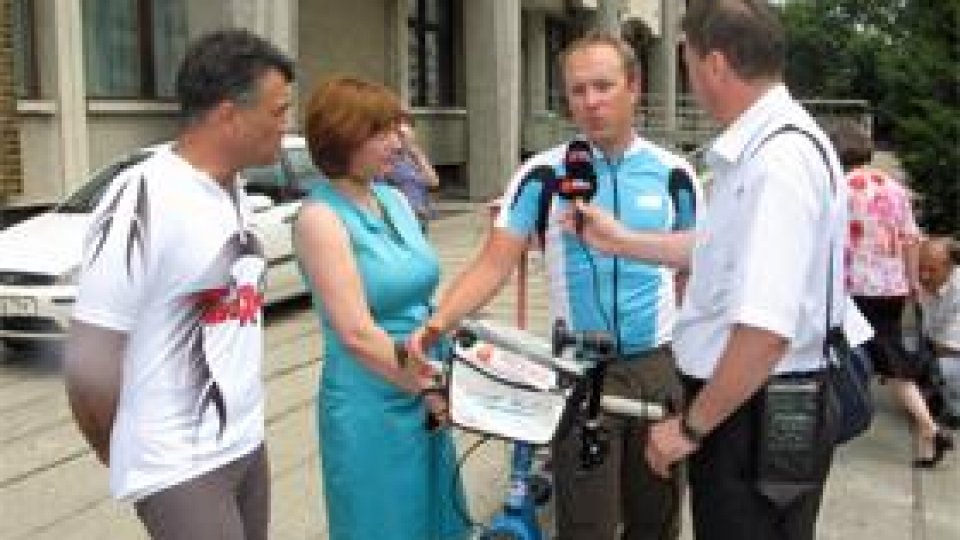 Din Franţa în Japonia, cu bicicleta solară