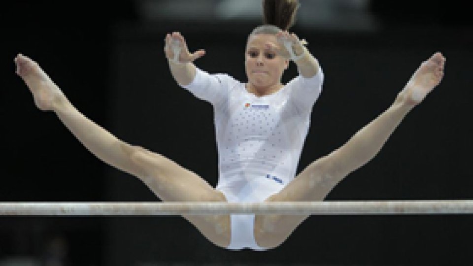 Echipa feminină de gimnastică, în lupta pentru medalii la CM