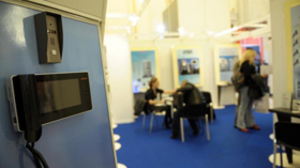 Spărgătorii, imobilizaţi de ceaţa cu aromă de mentă