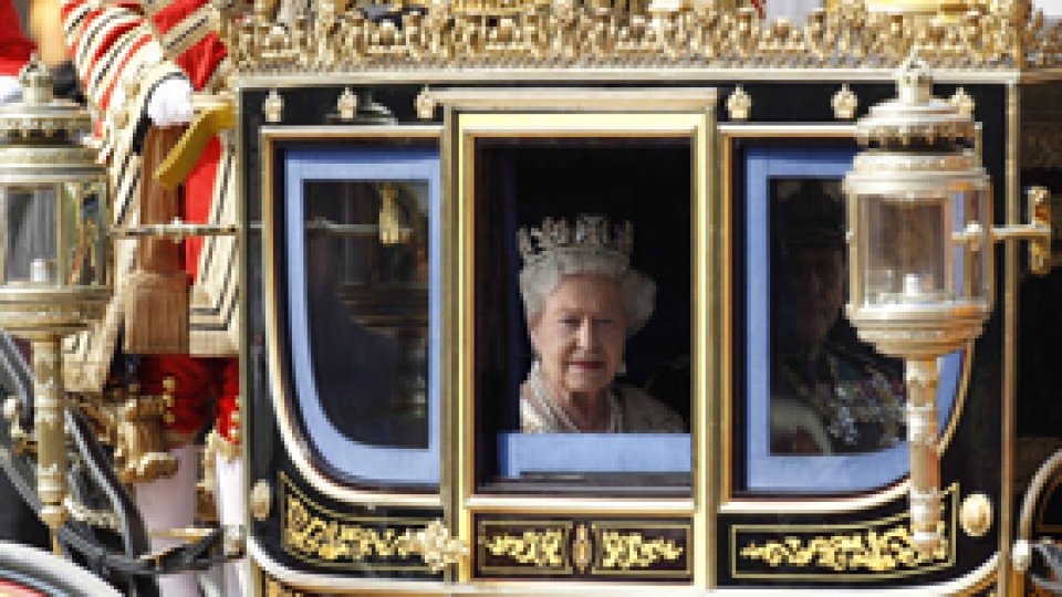 Criza atinge şi veniturile familiei regale din Marea Britanie