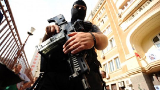 Cinci persoane reţinute la Botoşani pentru afaceri ilegale