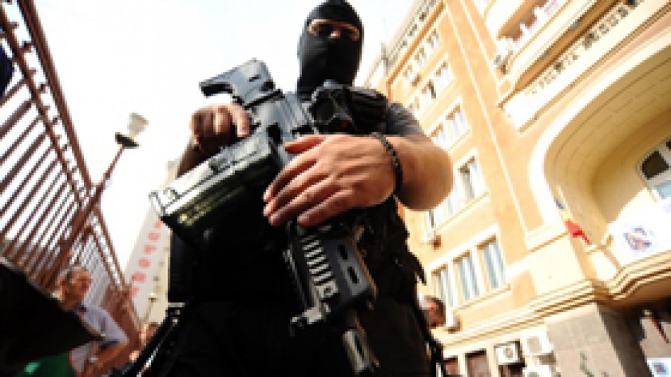 Cinci persoane reţinute la Botoşani pentru afaceri ilegale