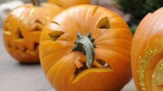 Sfinţi în loc de dovlecii de Halloween