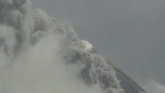 Vulcanul Merapi erupe pentru a treia oară
