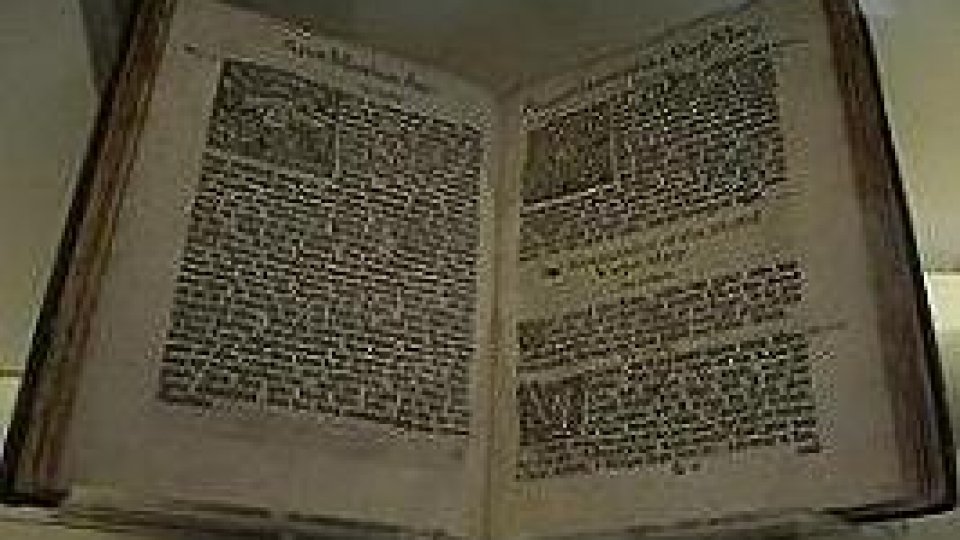 Tot mai citeşti, maică?