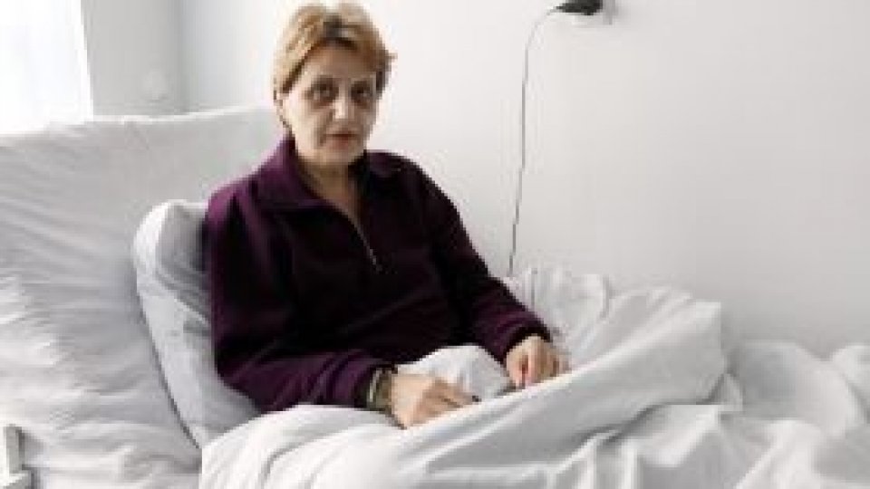 Învăţătoarea Cristiana Anghel renunţă la greva foamei