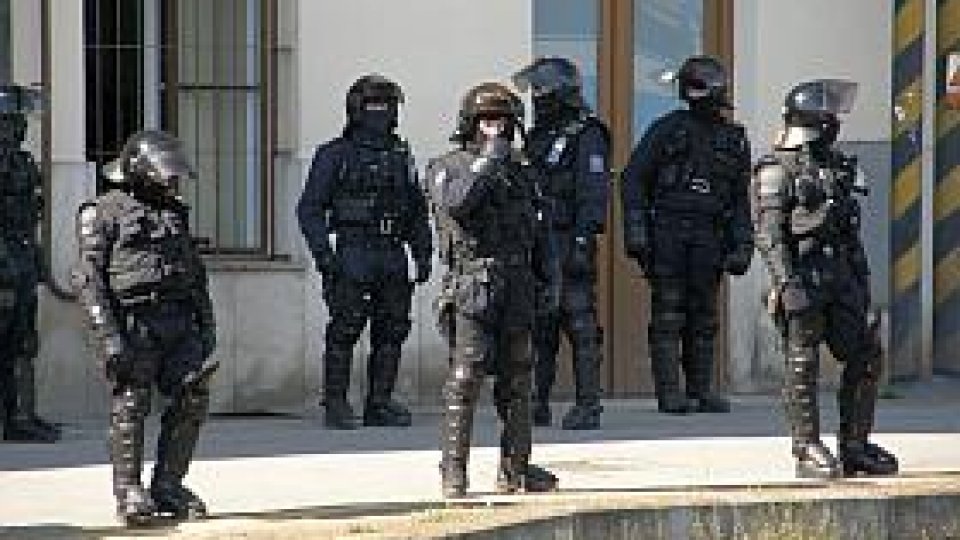 Poliţia caută suspectul incidentului armat din Piatra Neamţ