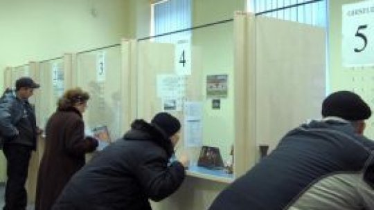 Corupţia "atinge" şi tinerii