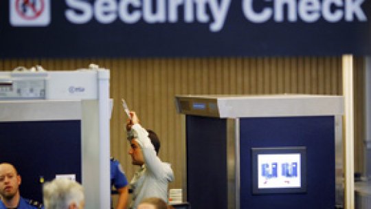 Pasagerii americani, revoltaţi de scanările corporale