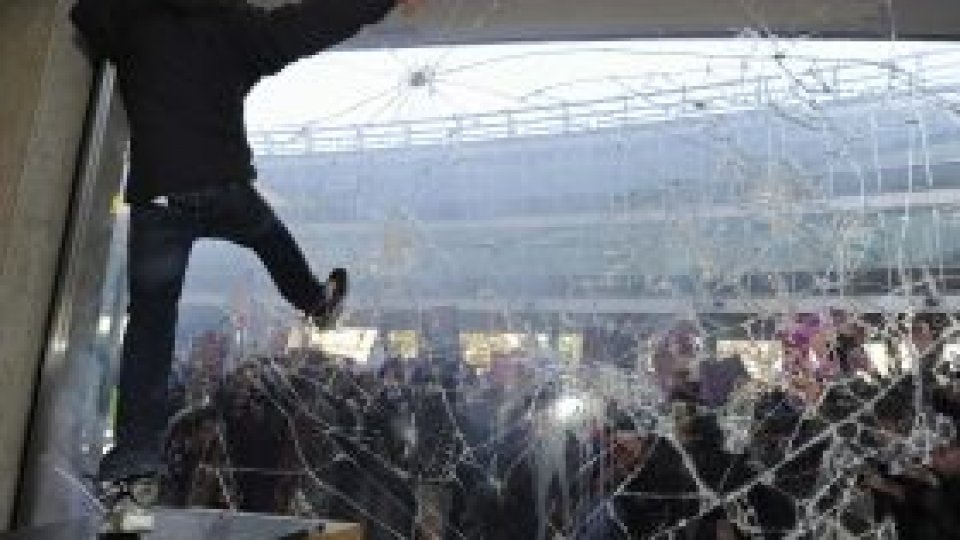 Mii de studenţi protestează în Marea Britanie