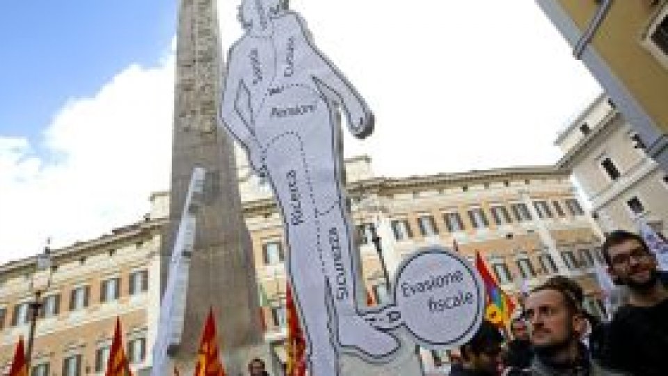 Turnul din Pisa, ocupat de studenţi, în semn de protest
