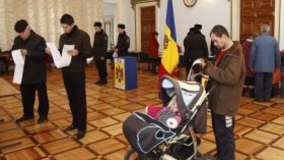 Aproape 42%, prezenţă la vot în Republica Moldova