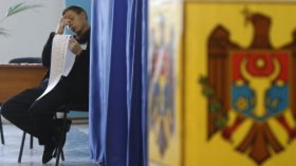 Prezenţa la vot în Republica Moldova, aproape 55%