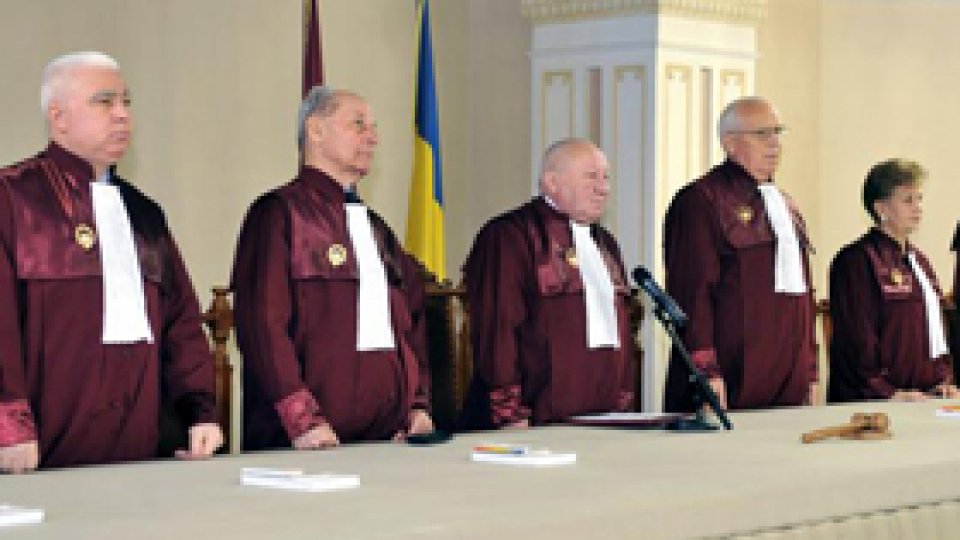 Asumarea răspunderii pe legea educaţiei, "neconstituţională"