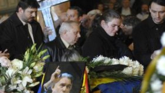 Poetul Adrian Păunescu, înmormântat cu onoruri militare