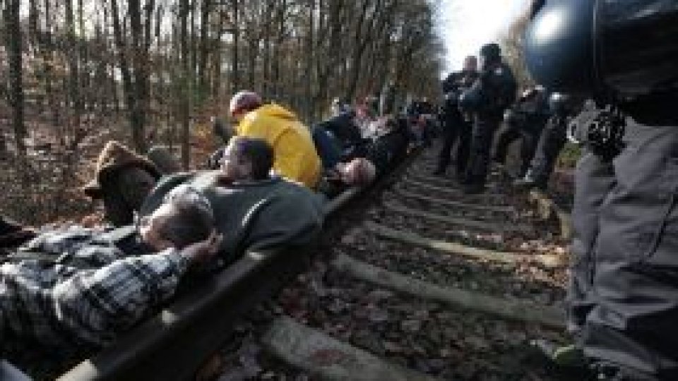 Ciocniri între manifestanţi ecologişti şi poliţia germană