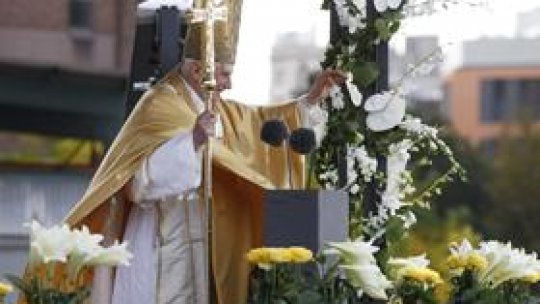 Papa anunţă că va reveni în Spania în 2011