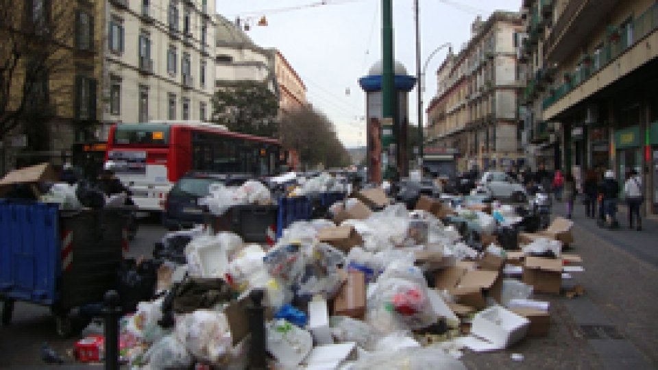 Crăciun printre gunoaie pentru napoletani