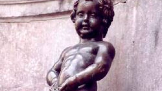 Leu costumat în Moş Crăciun