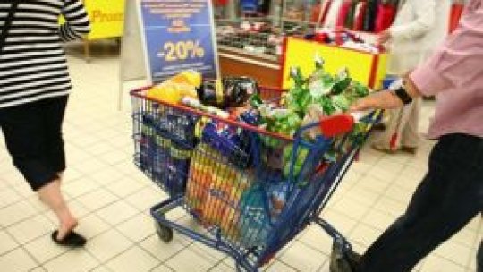 Aglomeraţie la supermarketurile din Braşov