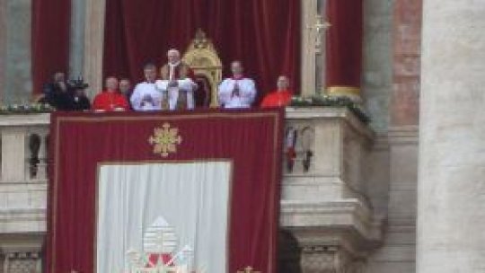 Papa a urat "Sărbători fericite!" în 65 de limbi