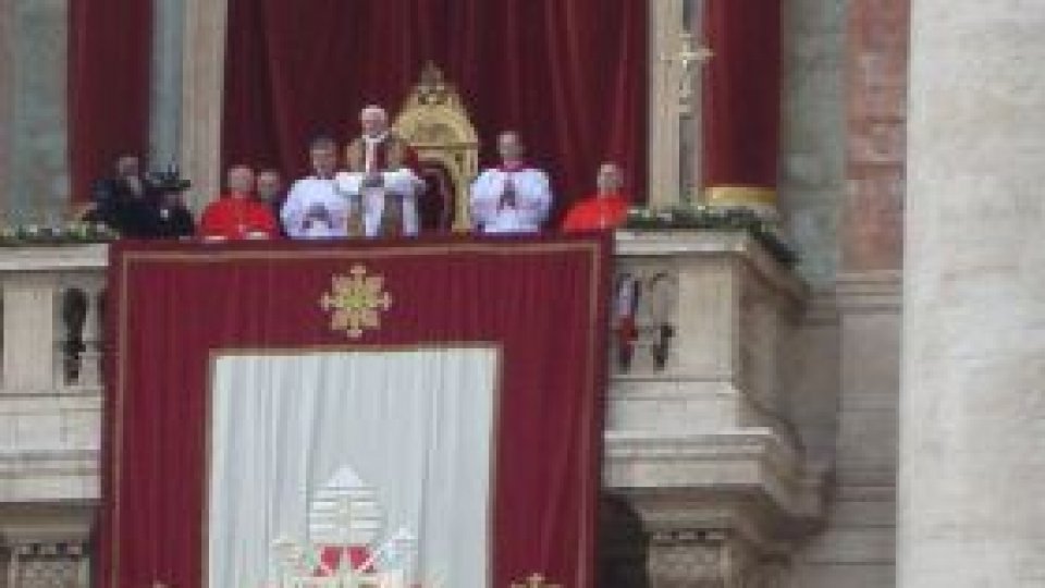 Papa a urat "Sărbători fericite!" în 65 de limbi
