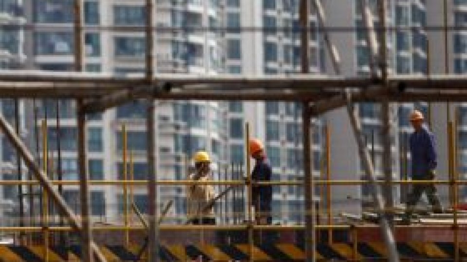 Investiţiile în economie, în scădere cu 17% faţă de 2009