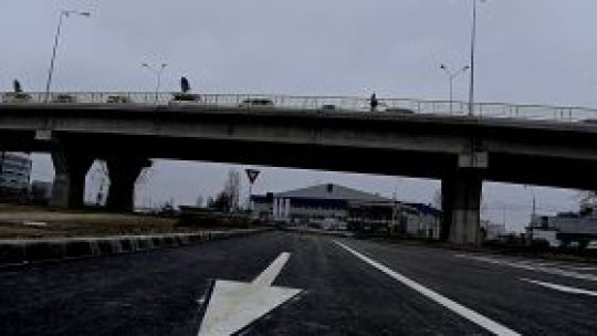 A început construcţia podului peste râul Dâmboviţa