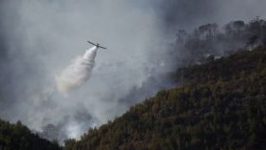 Israelul se luptă în continuare cu flăcările