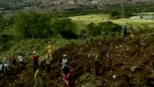 Sute de columbieni, dispăruţi după alunecări de teren