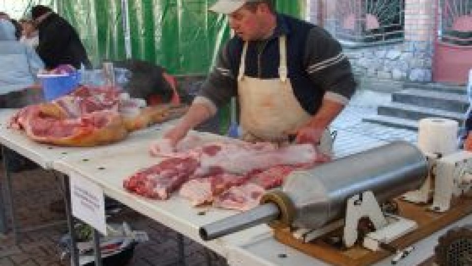 Concurs româno-maghiar de tăiat şi preparat porci