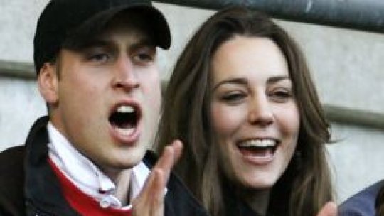 Imagini cu prinţul William şi Kate Middleton pe suveniruri