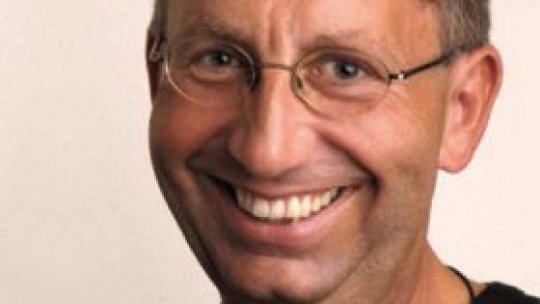 Milionarul care renunţă la tot pentru "un strop de fericire"