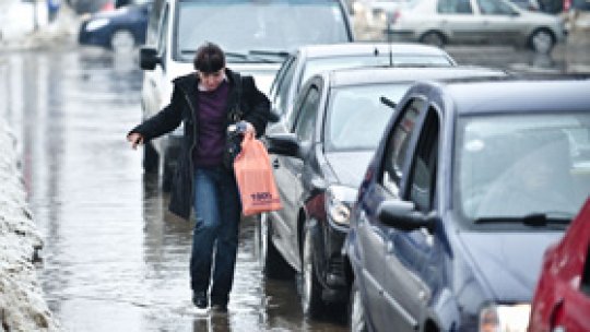 Circulaţie în condiţii de iarnă în toată ţara