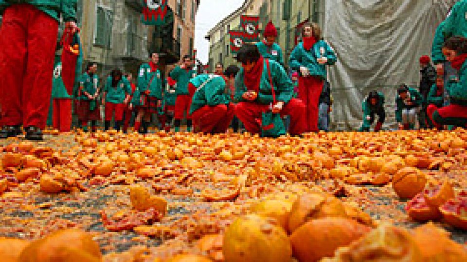 Lupte cu portocale în nordul Italiei