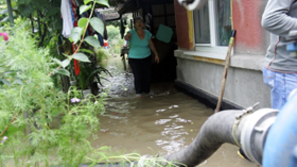 Pericol crescut de inundaţie din cauza topirii zăpezilor