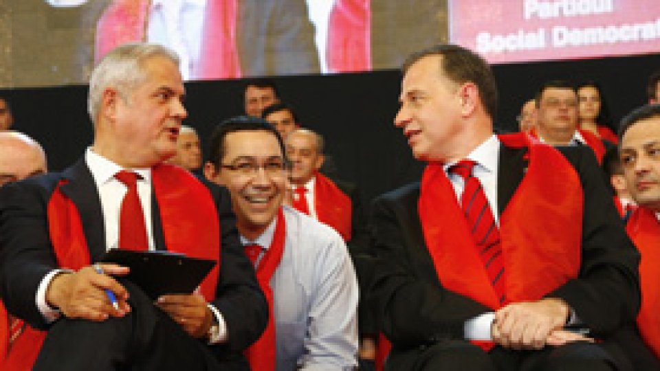 Victor Ponta candidează, Adrian Năstase se retrage