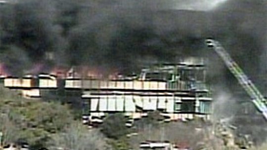 Avion de mici dimensiuni loveşte o clădire