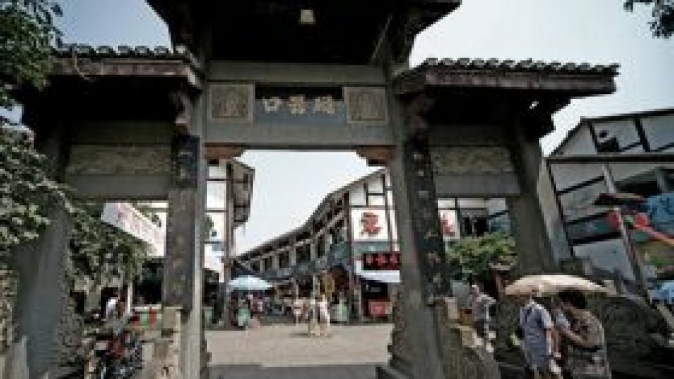 Monument antic chinezesc distrus de focuri de artificii