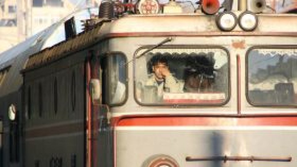 Trenuri blocate din cauza unor alunecări de teren