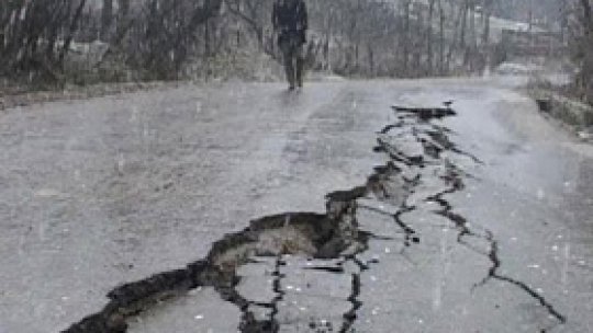 Argeş: Drum naţional afectat de o alunecare de teren