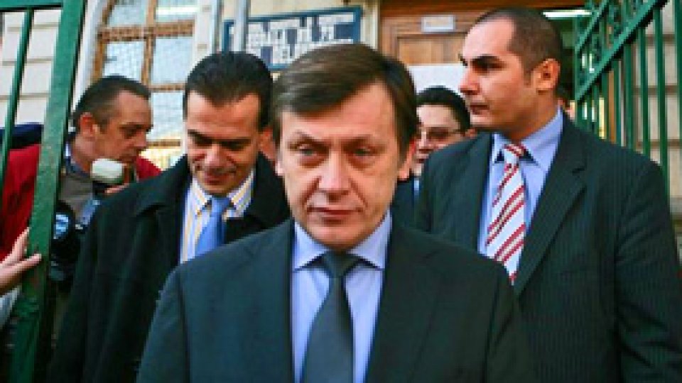 Crin Antonescu candidează doar după regulile lui