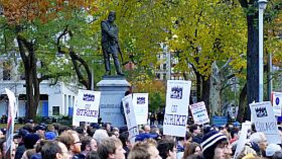 Proteste sociale în mai multe ţări europene