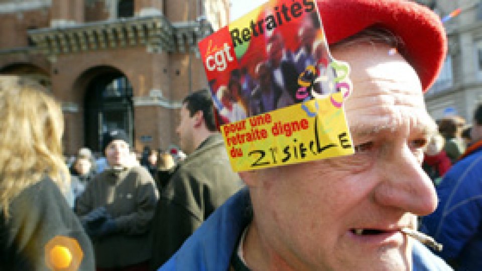 Pensionarii francezi se plâng de pensiile mici