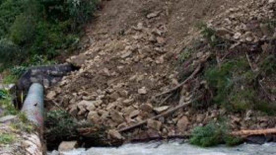 Comuna Colţi, izolată din cauza alunecărilor de teren