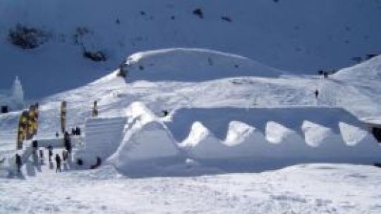 Hotelul de gheaţă apreciat de turiştii străini